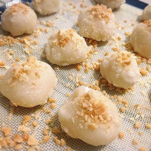 Mochi with Peanut Filling (Lo Mai Chi)